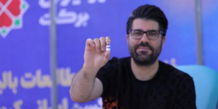 «حامد همایون» هم داوطلبانه واکسن ایرانی زد/ کاملا خوبم