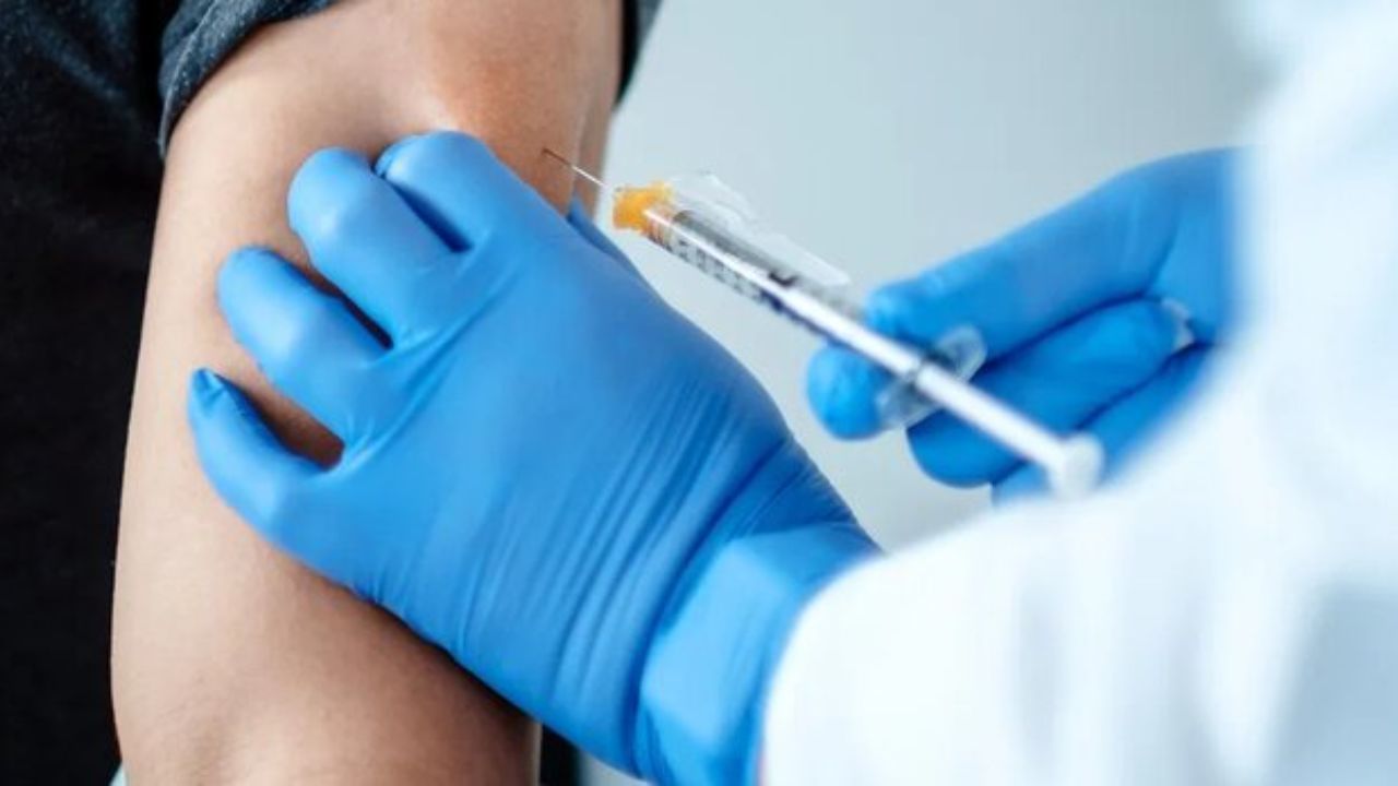 چهار هزار و ۱۹۷ دوز واکسن کرونا در استان تزریق شد/ برنامه‌های روز جهانی بهداشت تحت تاثیر کرونا قرار دارد