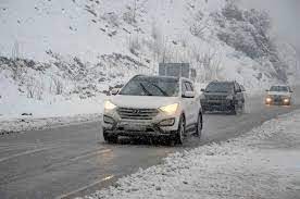 لغزندگی جاده‌ها در اثر بارش برف و باران/ پلیس راه و راهداران آماده خدمات‌رسانی به مسافران هستند