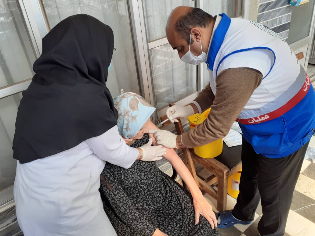 اولین مرحله واکسینه کرونا در مراکز سالمندان استان قزوین/ هزار مددجوی بهزیستی در قزوین واکسینه می‌شوند